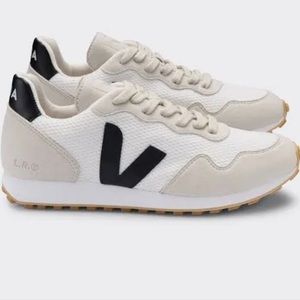 Women’s Veja SDU Alveomesh Sneakers, Size 8